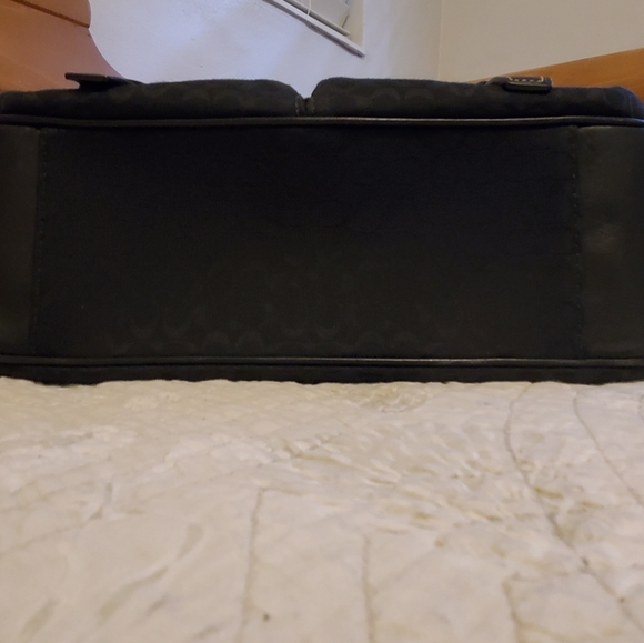 Coach A1068-F70182 Black Voyager 6cm Signature Small Messenger Bag - Picture 3 of 9